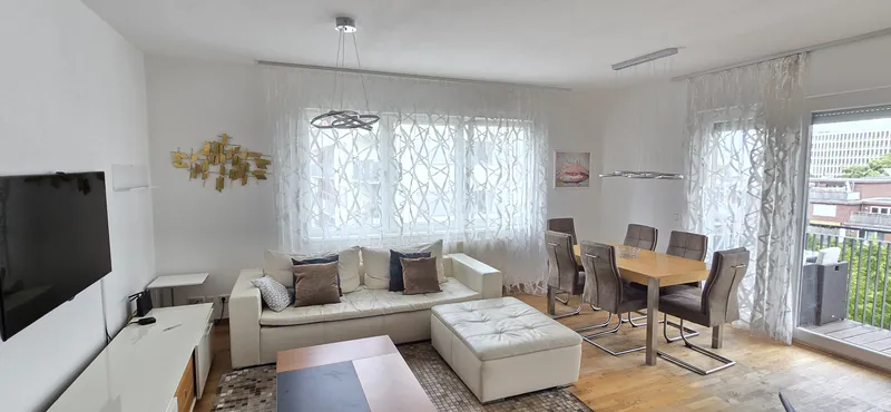 Stilvoll möblierte 3-Zimmer-Wohnung mit sonnigem Balkon in Berlin-Mitte — photo 1